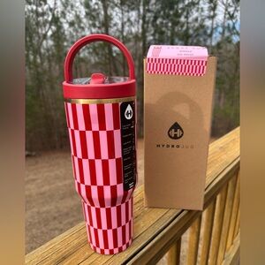 Brand new Be Mine Valentine Hydrojug 40 Oz Sport